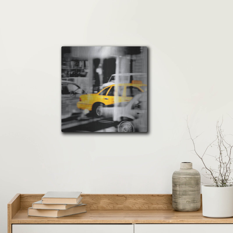 «Yellow Taxi Reflection» par PhotoINC Studio, H 12 po x l 12 po