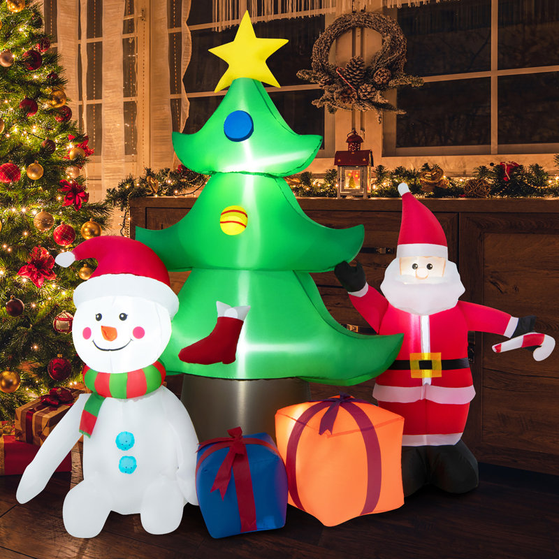 Arbre de Noël avec père Noël gonflable