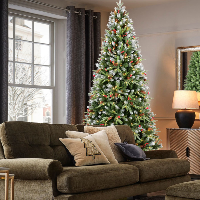 500 arbres de Noël blancs de 7,5 pi équipés de branches blanches, de pins et de baies rouges pour des lumières festives, des baies et des branches