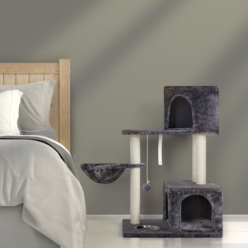 Chat grimpant gris foncé