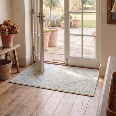 Arrietty Oriental Machine Made Area Rug in Sage/Ivory