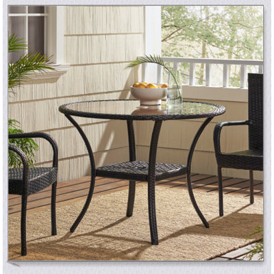 Table d'extérieur durable en résine avec plateau en verre trempé, parfaite pour le patio et le jardin