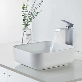 Single-handle Bathroom Faucet with Drain Assembly