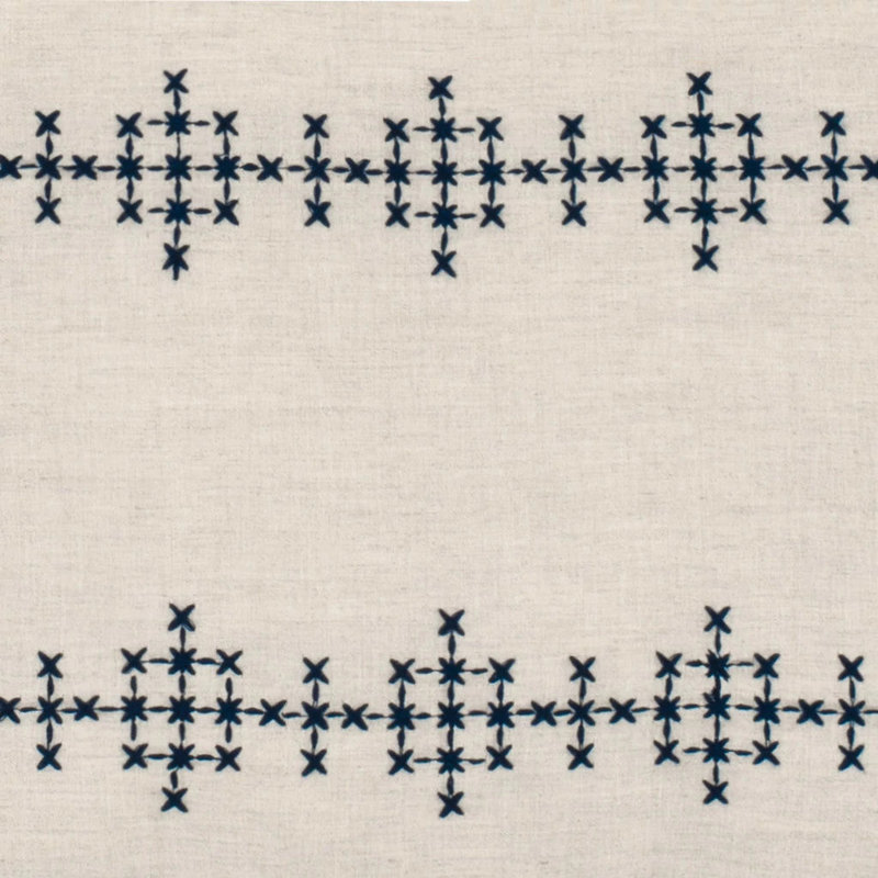 Coussin décoratif en lin point de croix bleu marine