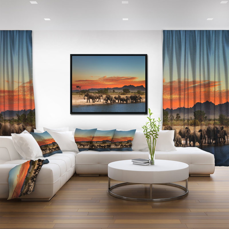 «Herd of Elephants Watering in Savanna», reproduction de photo sur toile tendue encadrée, H 30 po x l 40 po x P 1,5 po