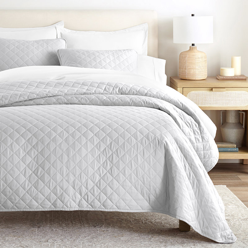 Becky Cameron Diamond Stich Quilt Set, King/Cal-King Quilt + 2 King Shams, Light Gray