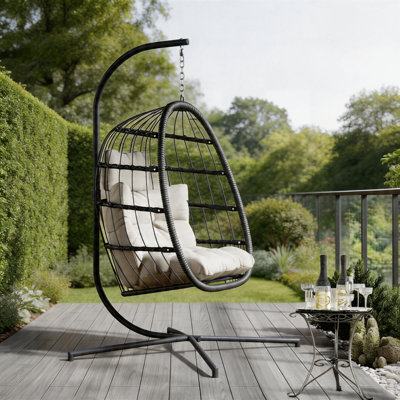 This Suspended Egg-Shaped Swing Chair Features A Sturdy Frame And A Soft, Thickened Seat. It's Suitable For Both Indoor And Outdoor Use, Fitting Well On Terraces, Porches, And Balconies, Making It Ideal For Relaxation At Home.