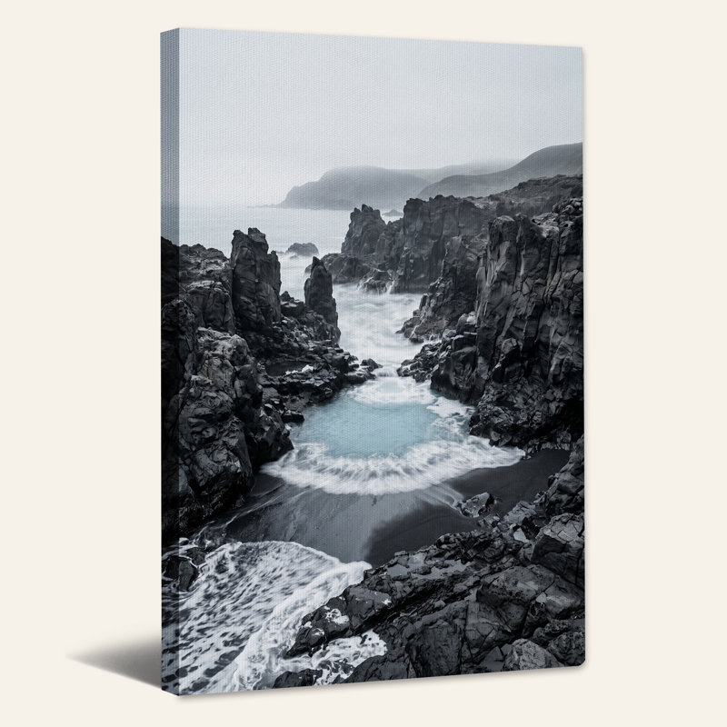 Art mural sur toile de côte rocheuse foncée avec eau turquoise, H 18 po x l 12 po