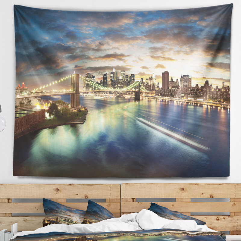 Paysage urbain de new york sous la tapisserie de ciel nuageux, H 32 po x l 39 po