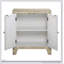 Console blanche antique avec portes en miroir, combinant une élégance intemporelle et un grand rangement pour toute maison