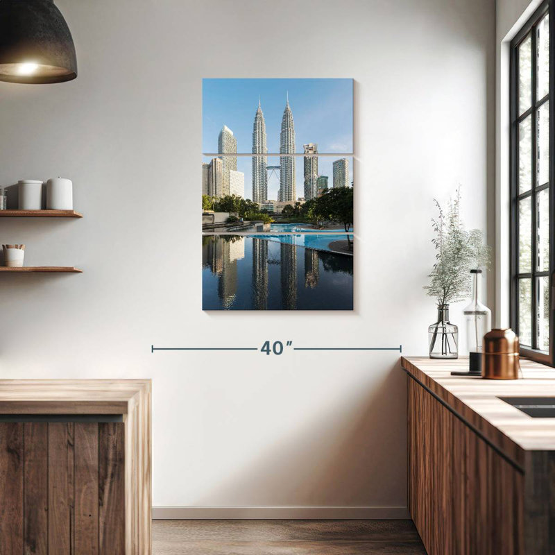 Horizon central de Sireci, Kuala Lumpur, H 38 po x l 24 po