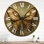 Papillon rétro dans des tons de terre - horloge murale rétro