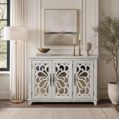 Buffet d'appoint autoportant de 125,3 cm (49,33 po) en MDF avec portes sculptées en miroir acrylique, tablette réglable, grand plateau et sangles anti-basculement pour salon, entrée ou cuisine.