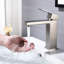 Robinet de salle de bain en acier inoxydable 304, bec en cascade, levier simple, nickel brossé, durabilité à long terme, robinet d'alimentation en eau chaude et froide, style de refoulement, poignée, fabrication robuste,