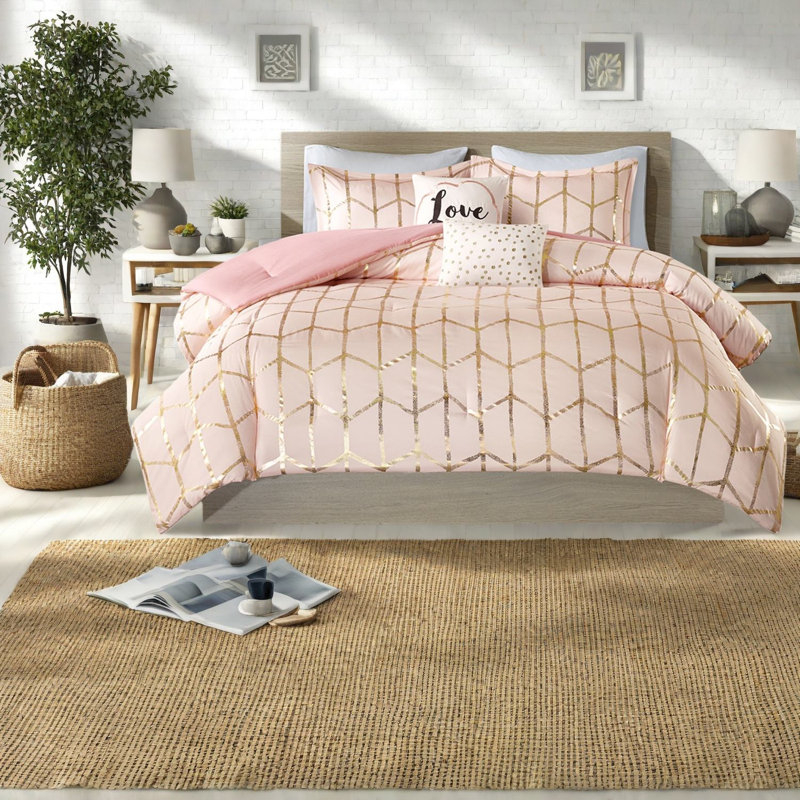 Comfortable Bedding Sets With Polyester Microfiber, Modern Style For Convenient Home Use
