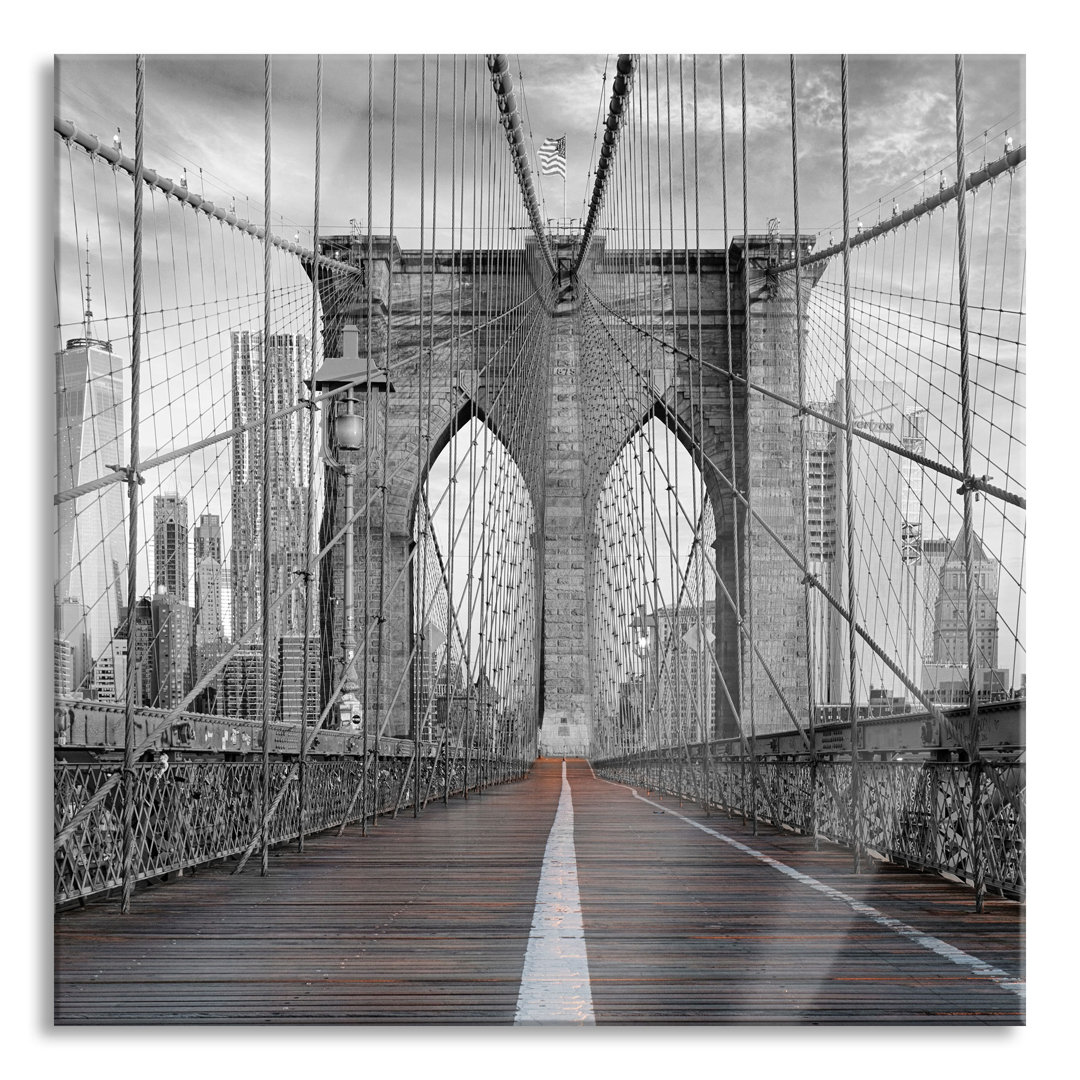 Glasbild Die leere Brooklyn Bridge in New York City