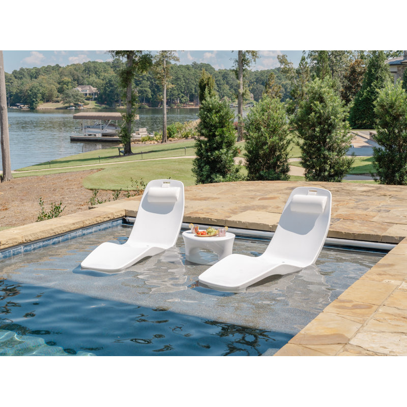 Ensemble de 2 chaises longues de piscine Tenjam Laylo, profondeur d'eau jusqu'à 56 cm (22 po), fabriquées aux États-Unis.