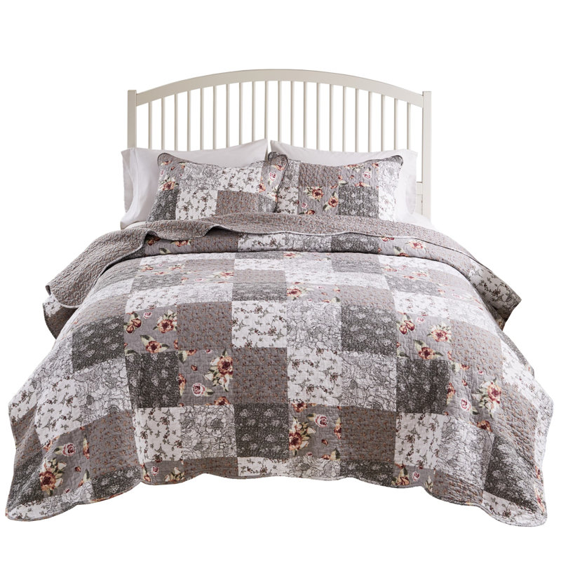 Giulia Gray and White King Microfiber Reversible Quilt Set