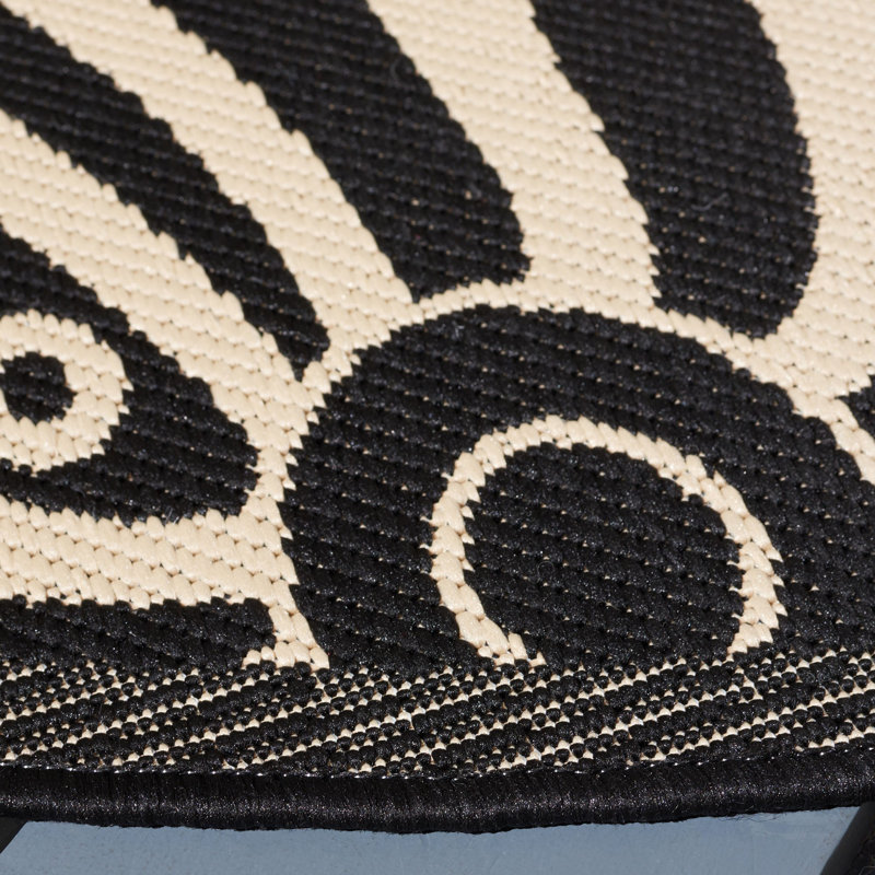 Herefordshire Performance Floral Indoor/Outdoor Area Rug, Round 5'3"