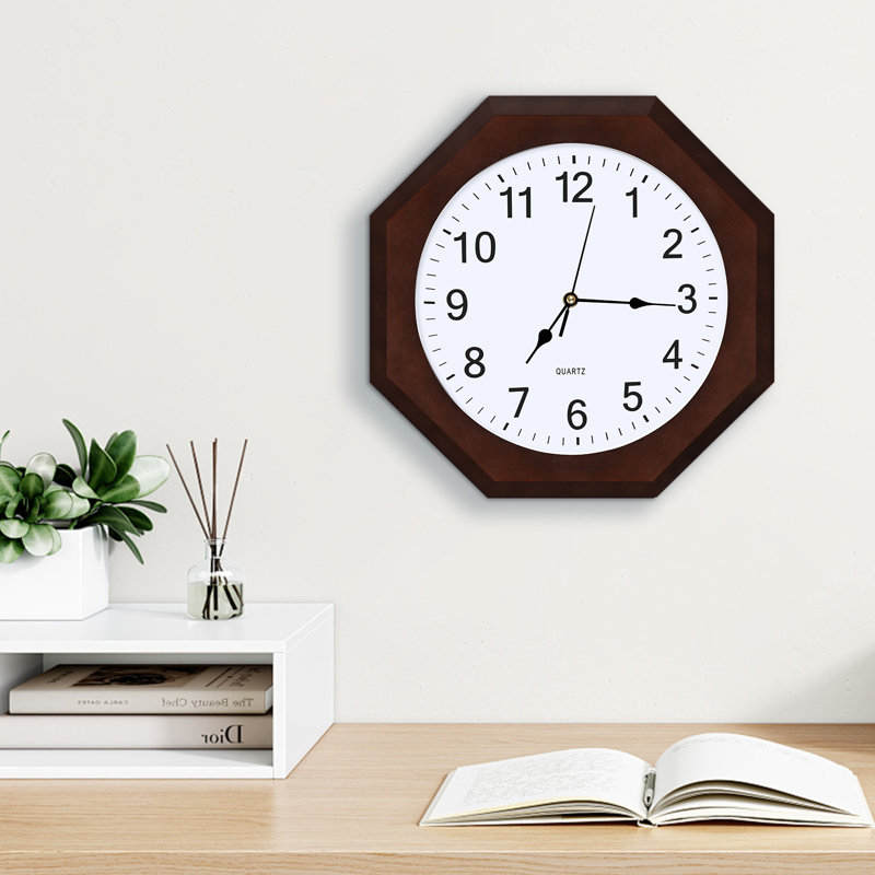 Horloge murale octogonale en bois avec rangement caché