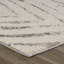 Tapis d'intérieur à motif floral gris crème.-72988149