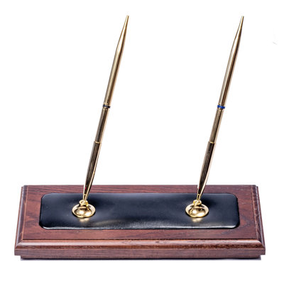 Mejias Pen Holder