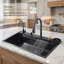 Évier de cuisine en acier inoxydable noir, avec 5 trous d'installation et robinet cascade, bonde à droite et ensemble d'accessoires, style moderne multifonctionnel
