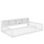 Lit simple au sol avec armoires et ports USB-470785761