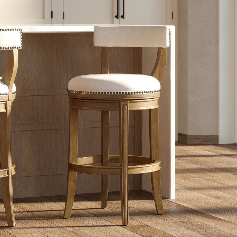 Tabouret de bar 31 po, finition pacane, retour automatique à 180 degrés pour ramener le siège à sa position correcte, siège en similicuir gris, ouvert avec structure en bois, tabouret à pieds arrondis et garniture cloutée