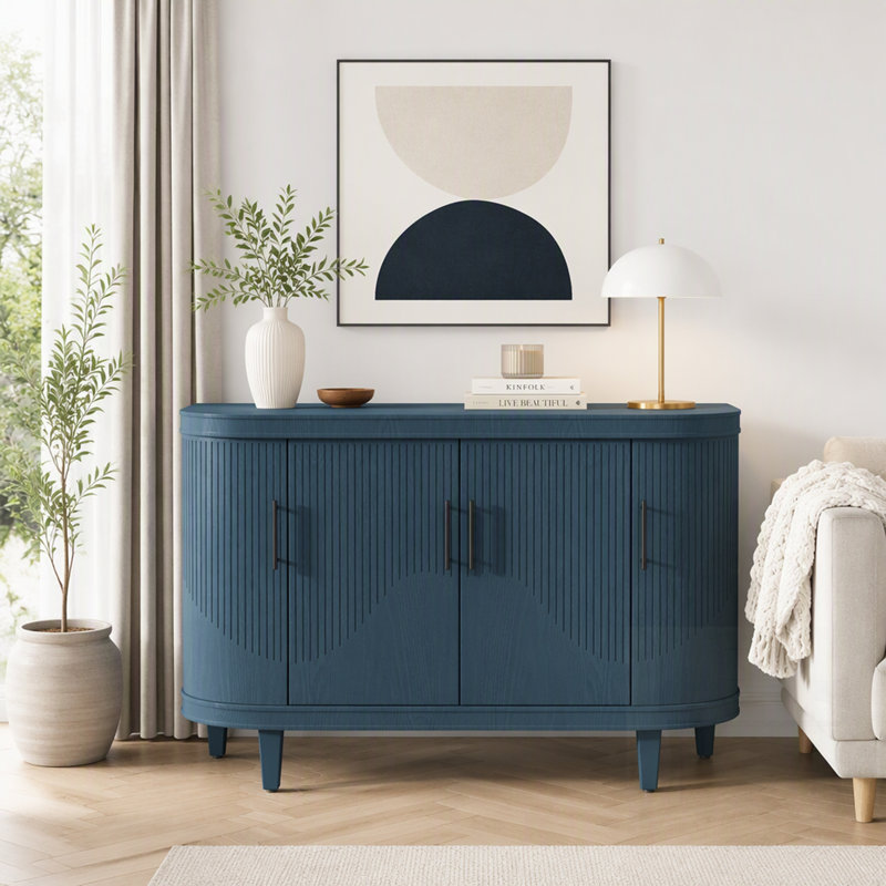Buffet courbé moderne avec tablettes réglables et portes décoratives, parfait pour le rangement dans le salon, la cuisine et la chambre à coucher