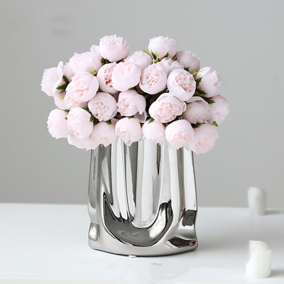 Arrangement de pivoines dans un vase