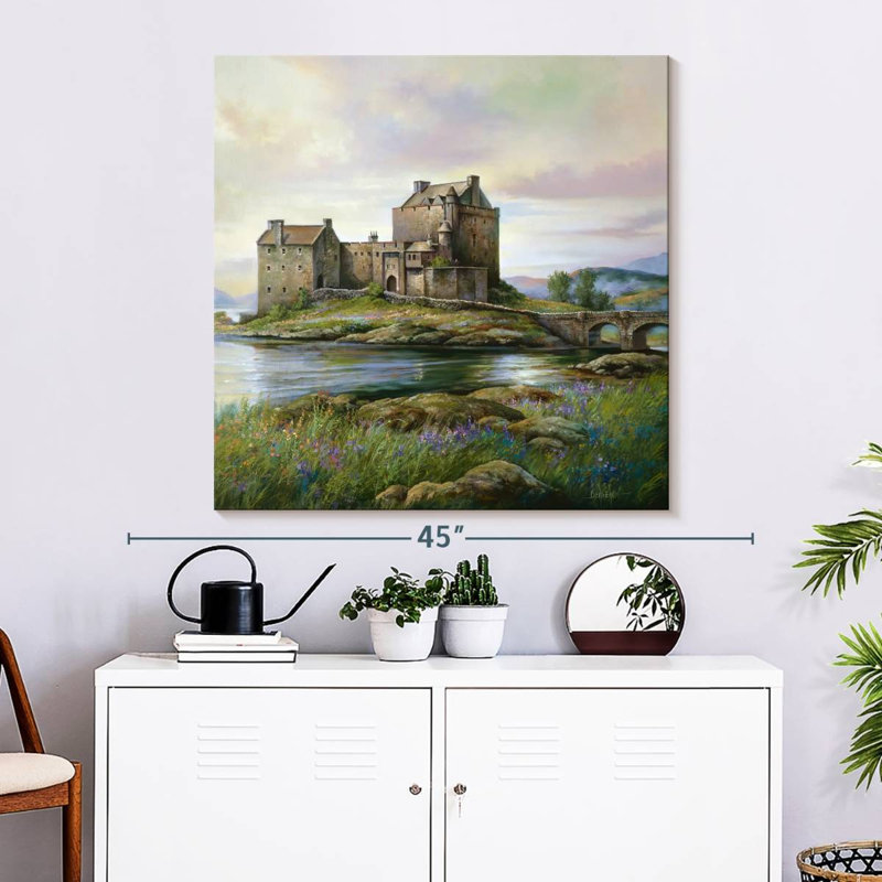Lilie Eilean Donan, 33" H x 33" W