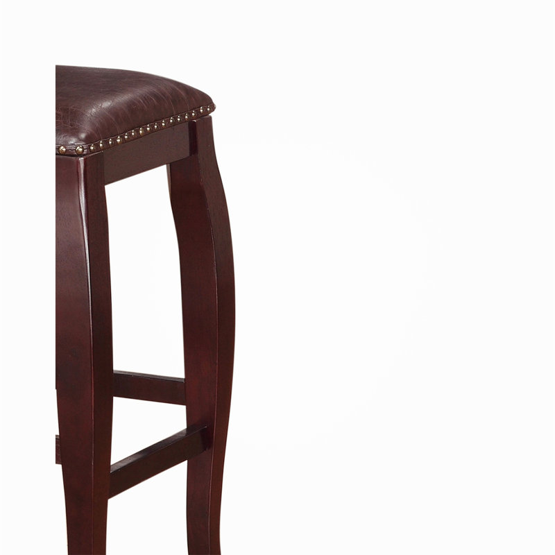 Tabouret en bois avec assise rembourrée et bordure cloutée