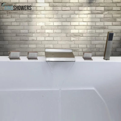 Robinet de baignoire classique avec deux poignées et finition chromée polie
