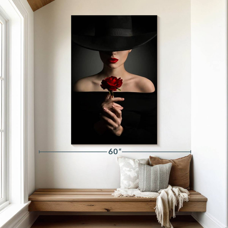 Femme en noir, H 51 po x l 34 po