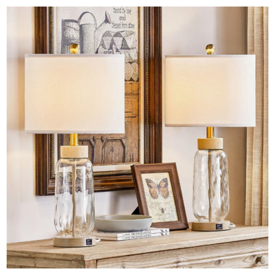 Lampe de table moderne de 61 cm (24 pouces) avec port USB, base en verre martelé transparent et finition imitation bois, compatible DEL blanc chaud, lot de 2