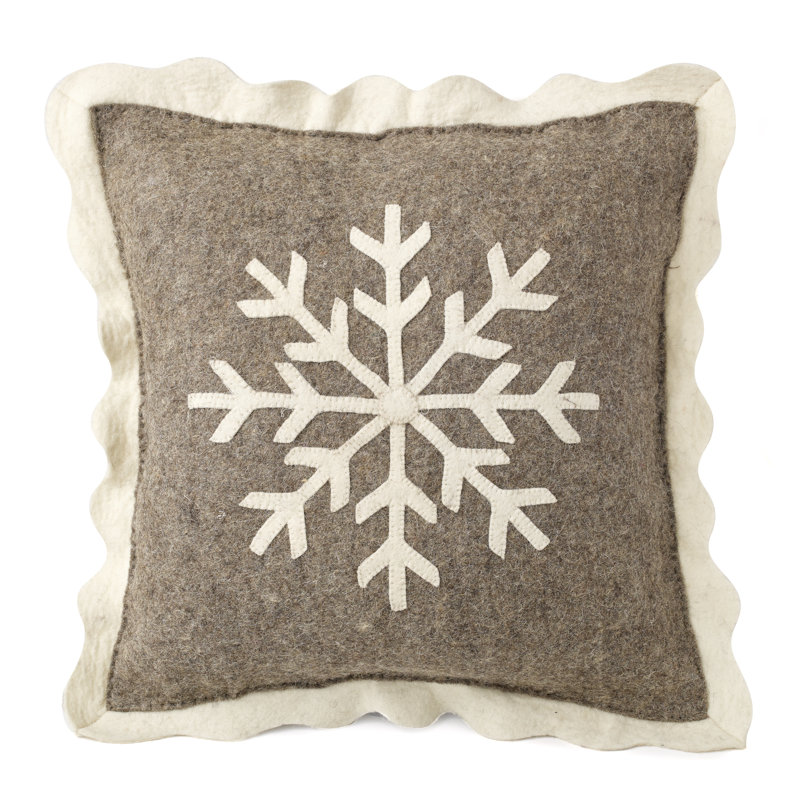 Coussin de Noël fait à la main en laine feutrée à la main - Grand flocon de neige sur fond gris - 20 po