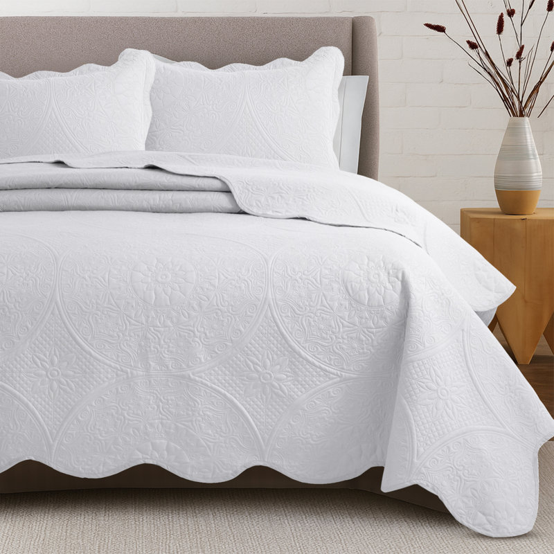 Floral Embossed Quilted Bedspread Set, Oversized and Lightweight Bedding Set with Pillow Shams, White