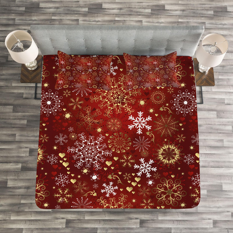 Traditional Polyester Floral Coverlet, King Coverlet + 2 Shams