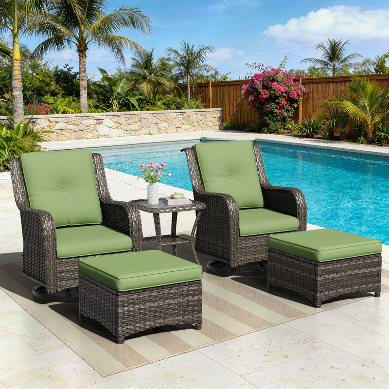Ensemble de conversation en rotin pour 2 personnes avec 2 repose-pieds, 2 fauteuils pivotants et coussins verts, Vert