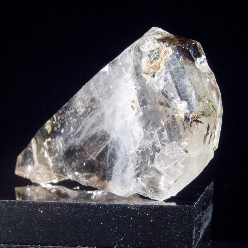 Glenny Quartz fumé tabby avec cristal aegirine