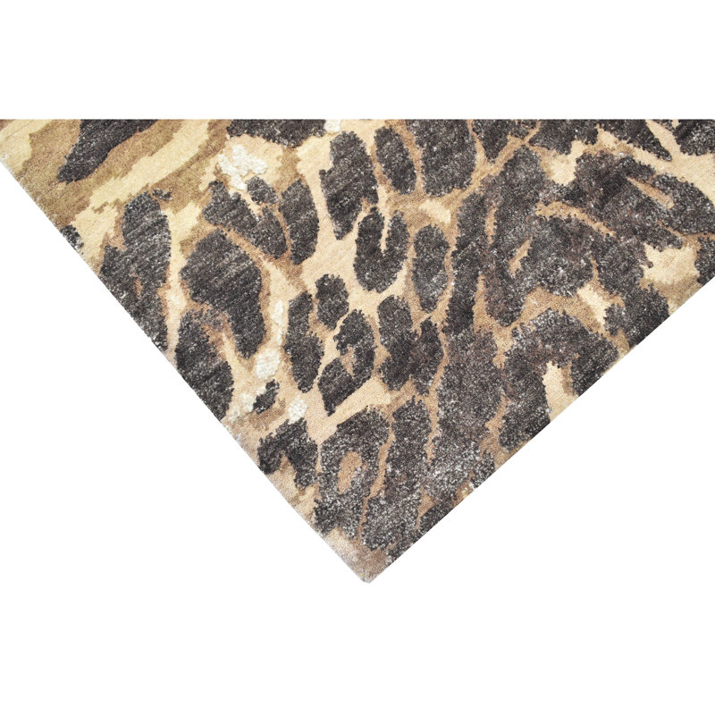 Animal Print Area Rug in White, Rectangle 8' x 10'