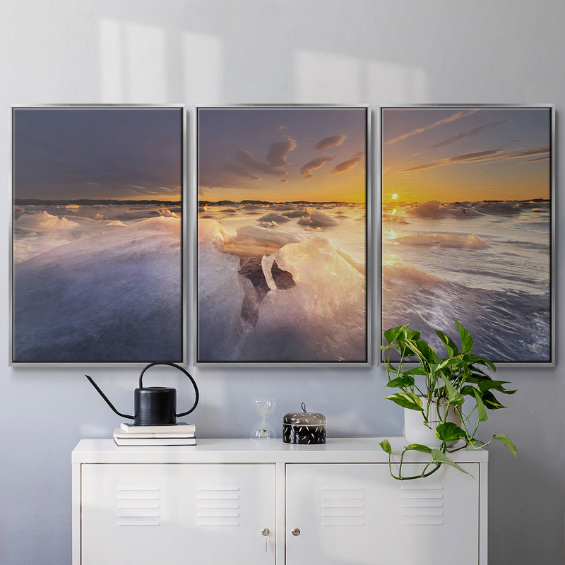 Breakthrough, reproduction sur toile 3 pièces, Encadrement argenté, H 40 po x l 78 po
