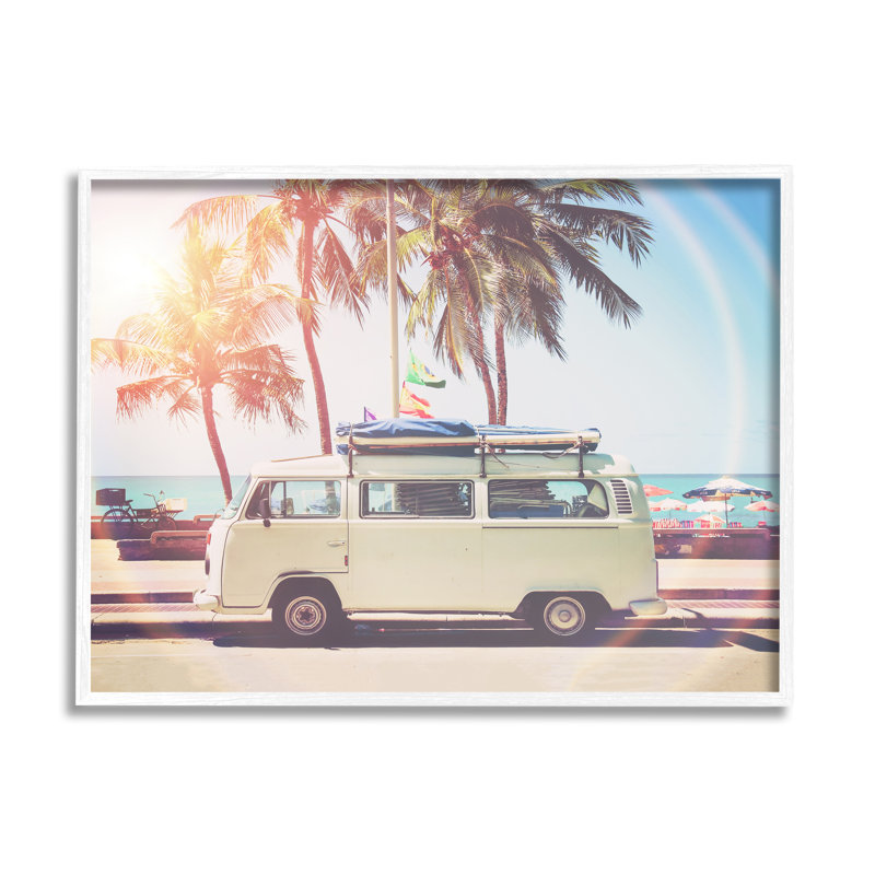Minibus tropical sur la plage par Sissi et Seb, H 24 po x l 30 po x P 1,5 po, Estampe numérique encadrée blanc bord de mer
