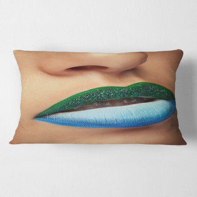 Gros plan sur les lèvres avec housse et insert de coussin rectangulaire Fashion Make up and Brackets