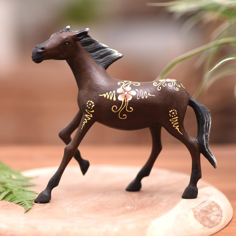 Figurines & Sculptures
