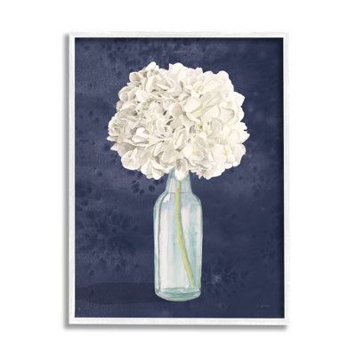 «White Floral Bouquet in Bottle» par James Wiens - Peinture