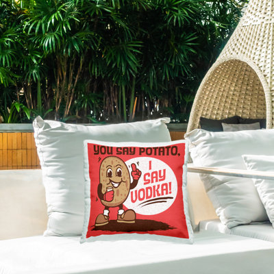 Design de coussin décoratif d'extérieur Potato & Vodka par Jedco Brands, Inc.