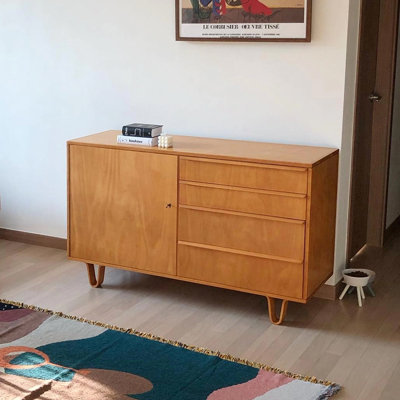 Buffet simple de style nordique moderne