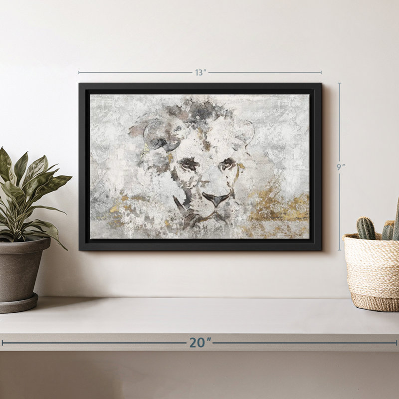 Lion africain sur toile dorée, H 9 po x l 13 po